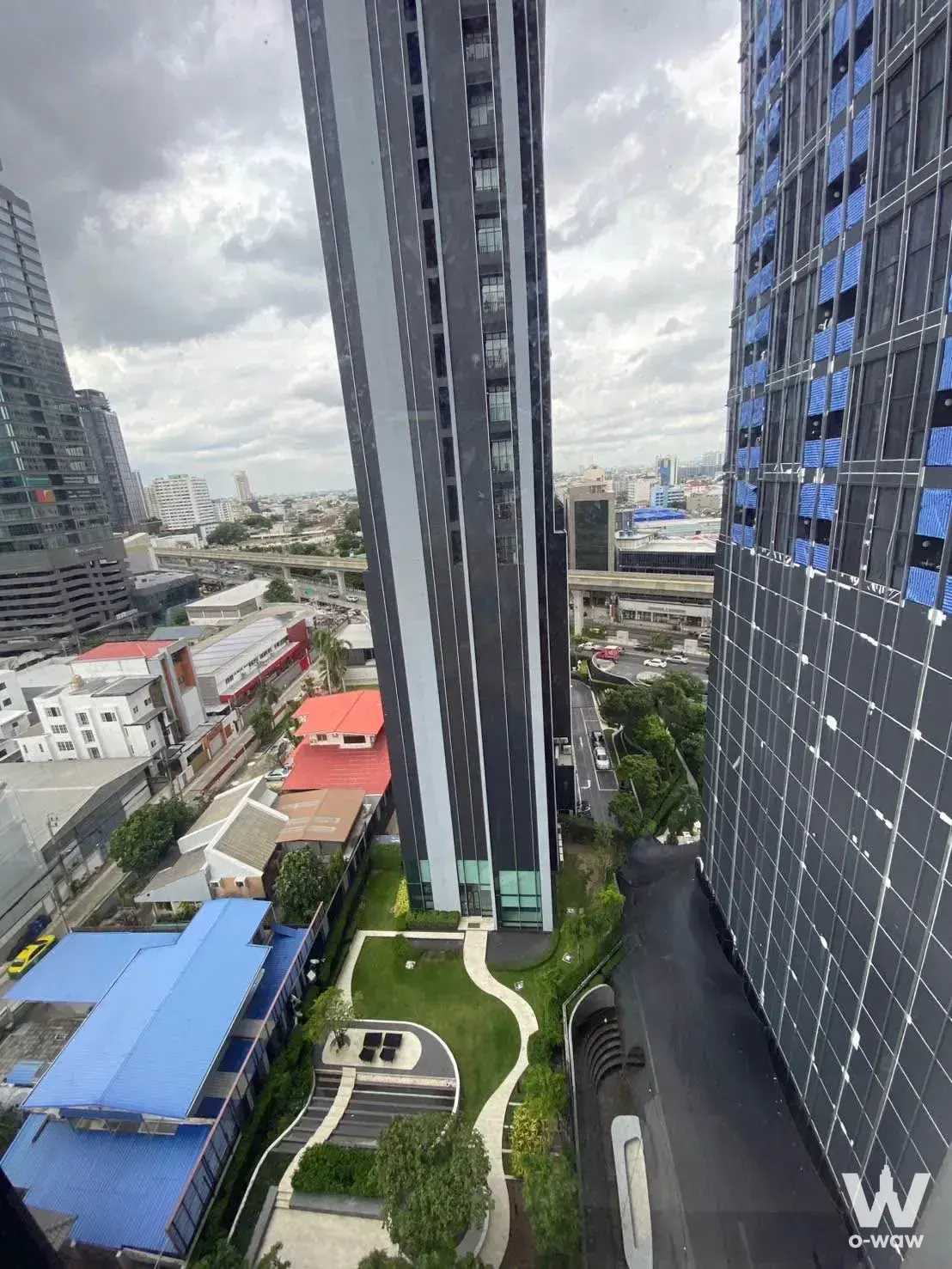 Condo with 2 bedrooms for rent at KnightsBridge Space Ratchayothin — photo 3 of 5