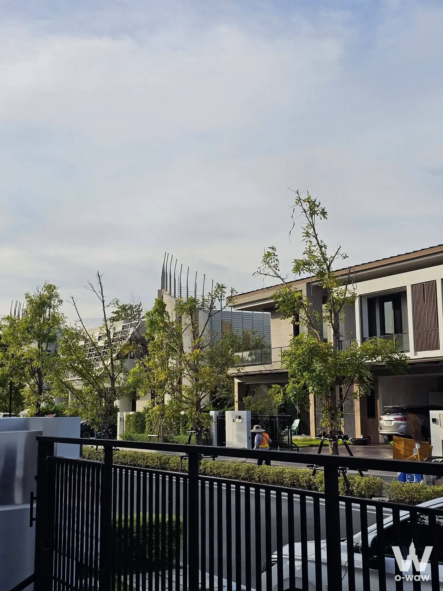 Bangkok Boulevard Bangna Km.5, near ICS International School (500m), Raffles American School (900m), Index Living Mall (950m), and Yellow Line BTS Siam Ek Station.