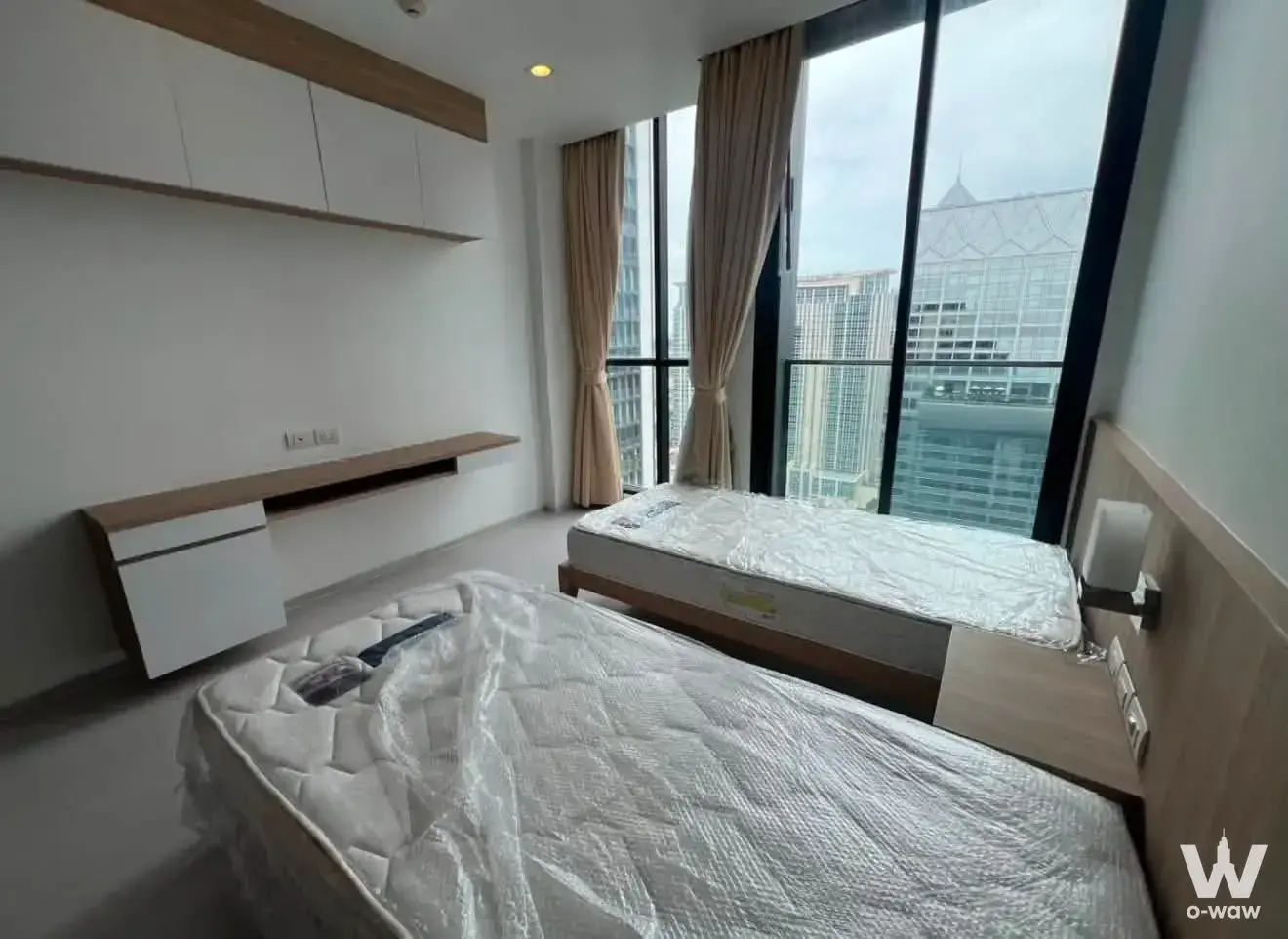 Condo with 2 bedrooms for rent at Noble Ploenchit — photo 2 of 5