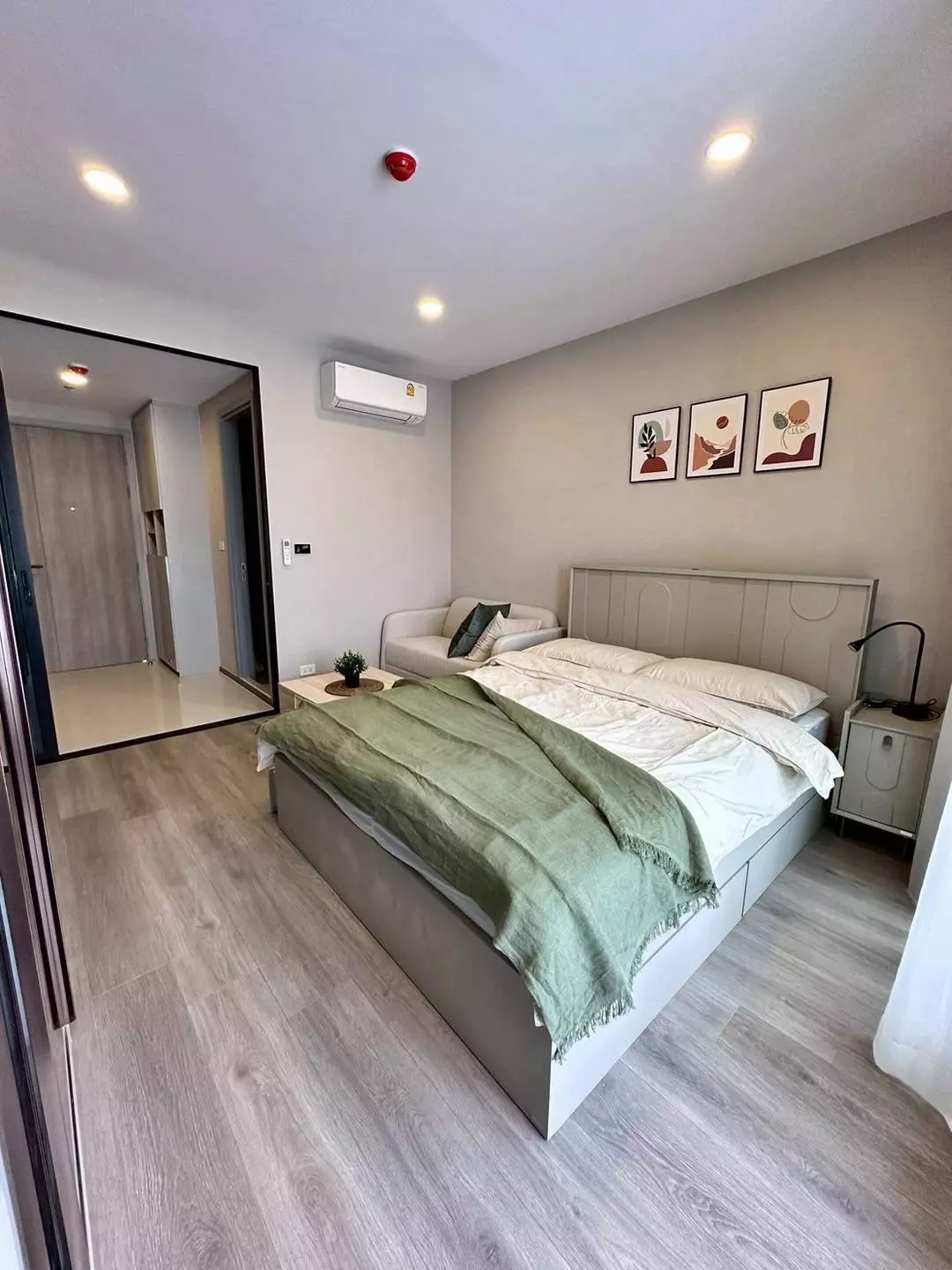 Tidy 1-bed condo bedroom in SOHO Bangkok Ratchada with art prints