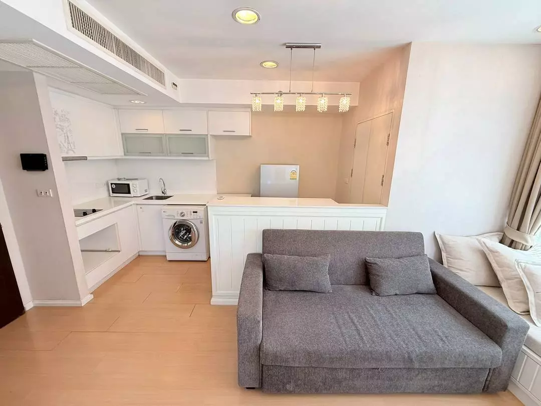 Condo with 1 bedroom for sale at Thonglor-Ekkamai intersection, Bangkok — photo 2 of 7