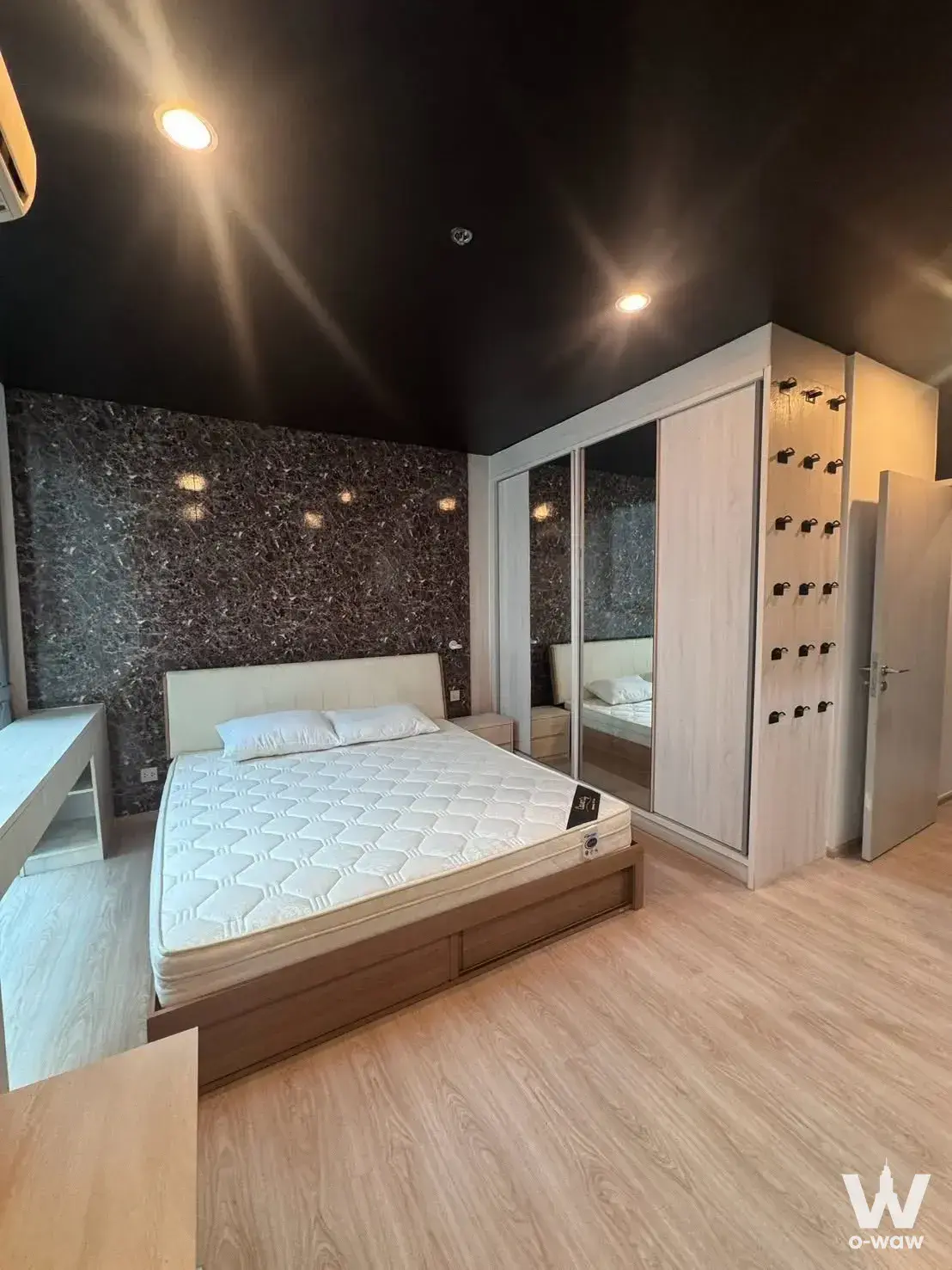 Condo with 2 bedrooms for rent at Noble Revolve Ratchada 1 — photo 2 of 5