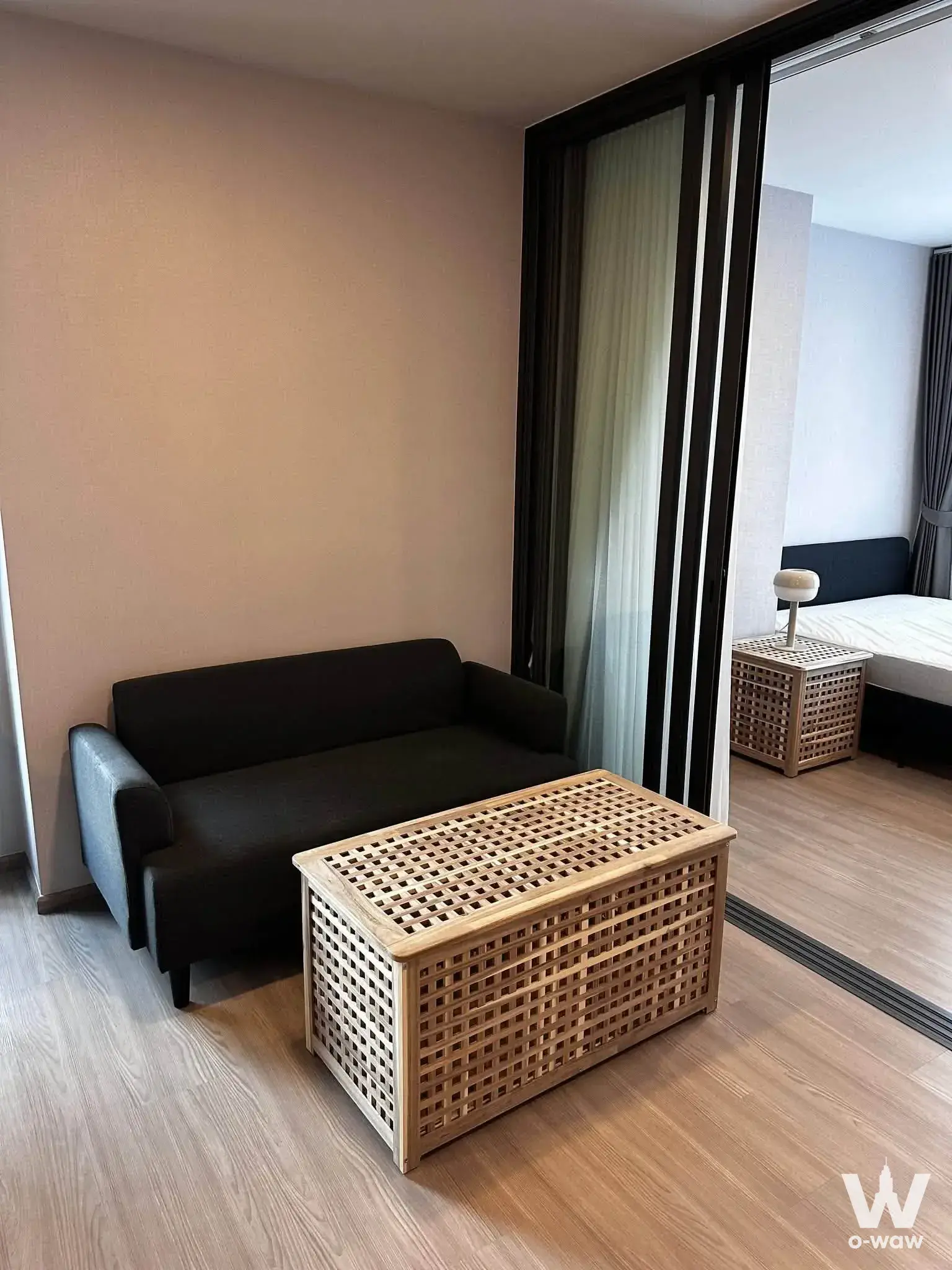 Aspire Sukhumvit-Rama 4 1-bed condo living room with lattice coffee table and sofa