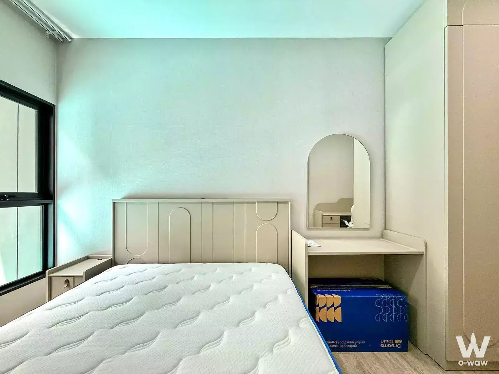Empty 1-bed condo bedroom in Supalai Sense Srinakarin with built-in desk and arched mirror