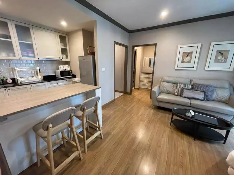 2-bed condo for rent in The Reserve Kasemsan 3 with open-plan living and kitchen island