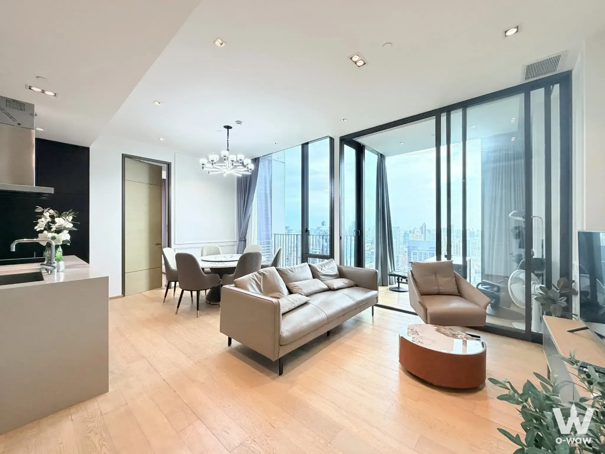 3-bed condo for rent in 28 Chidlom with open-plan living, marble coffee table, and city skyline view