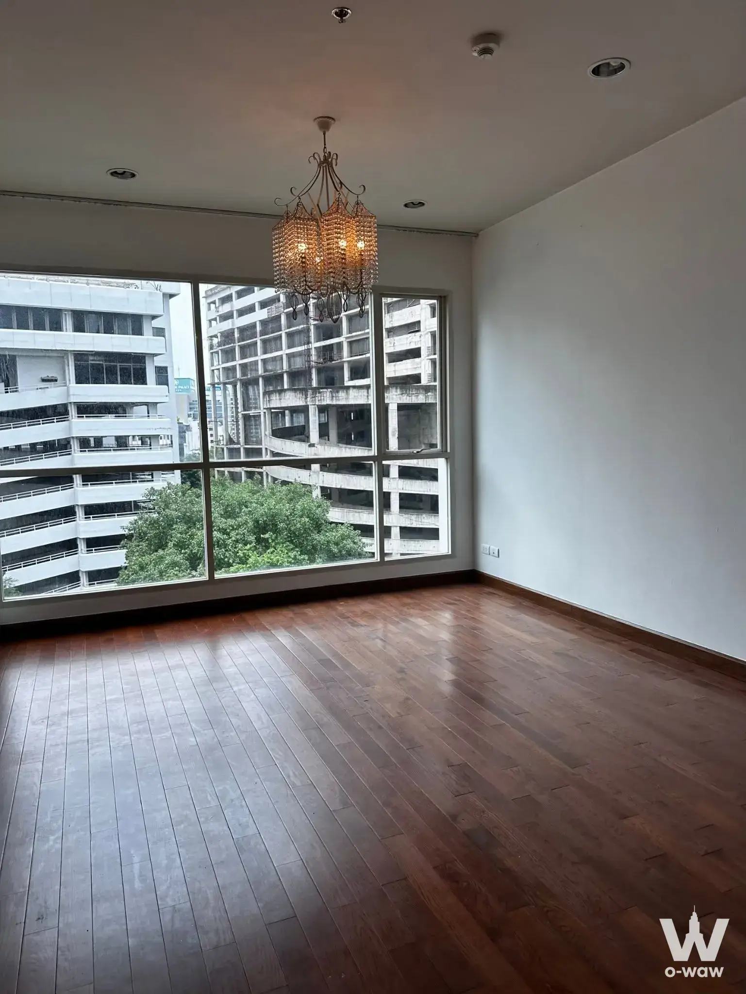 Condo with 1 bedroom for sale at The Address Chidlom — photo 2 of 5