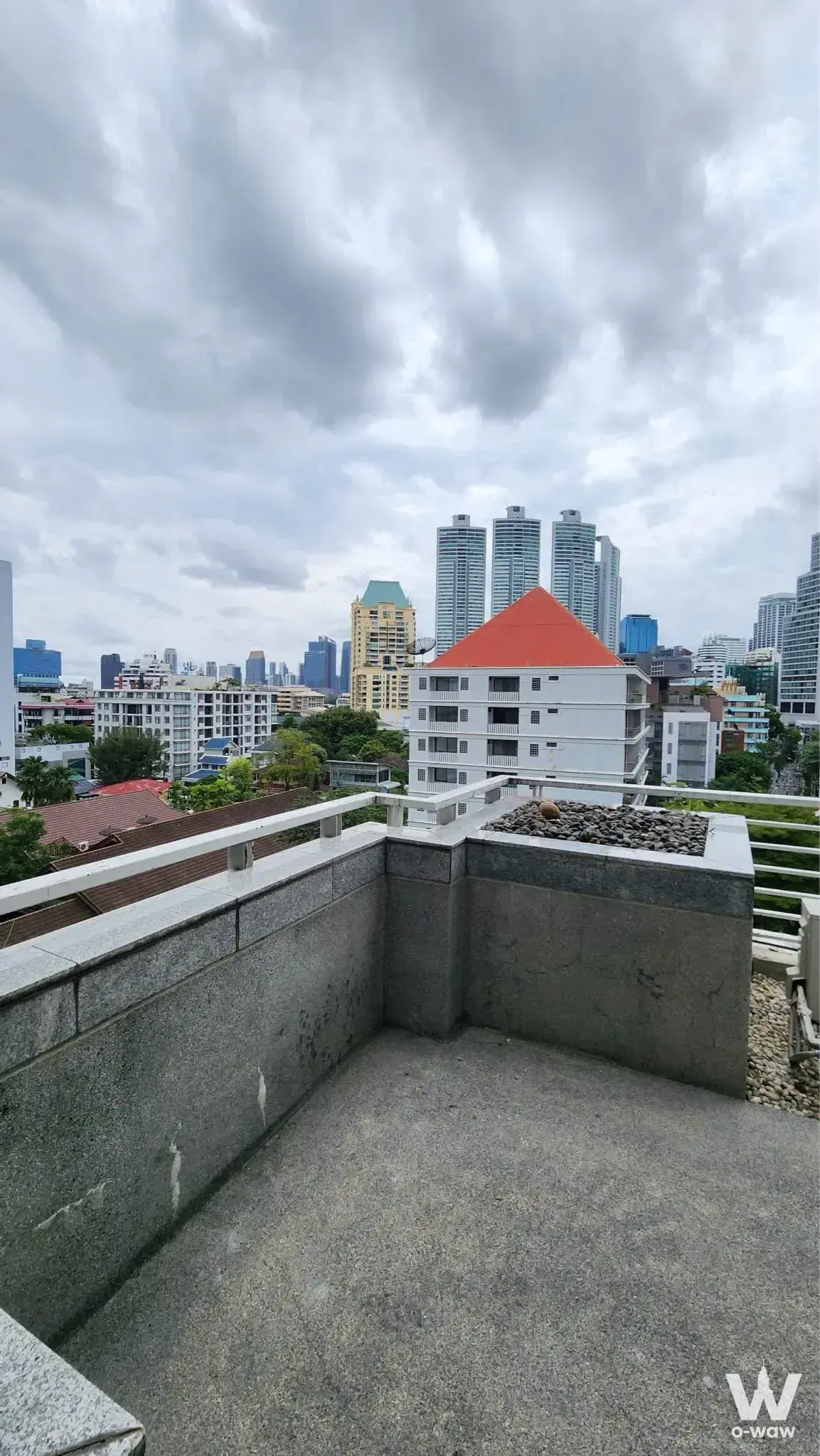 Condo with 2 bedrooms for rent at Siri Residence — photo 2 of 5