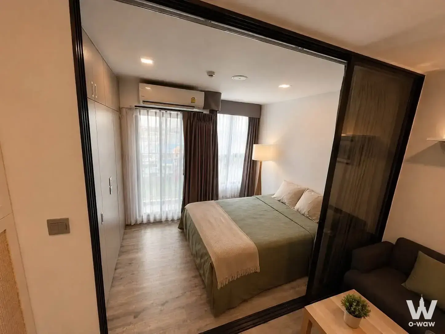 Condo with 1 bedroom for rent at Huai Khwang, Bangkok (Near MRT Huai Khwang and BTS Lat Phrao) — photo 3 of 5