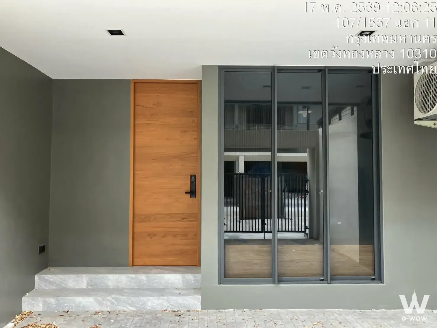 Wood front door and glass window on the entry porch of a 3-bed condo at The Eight Chatuchak Ratchada