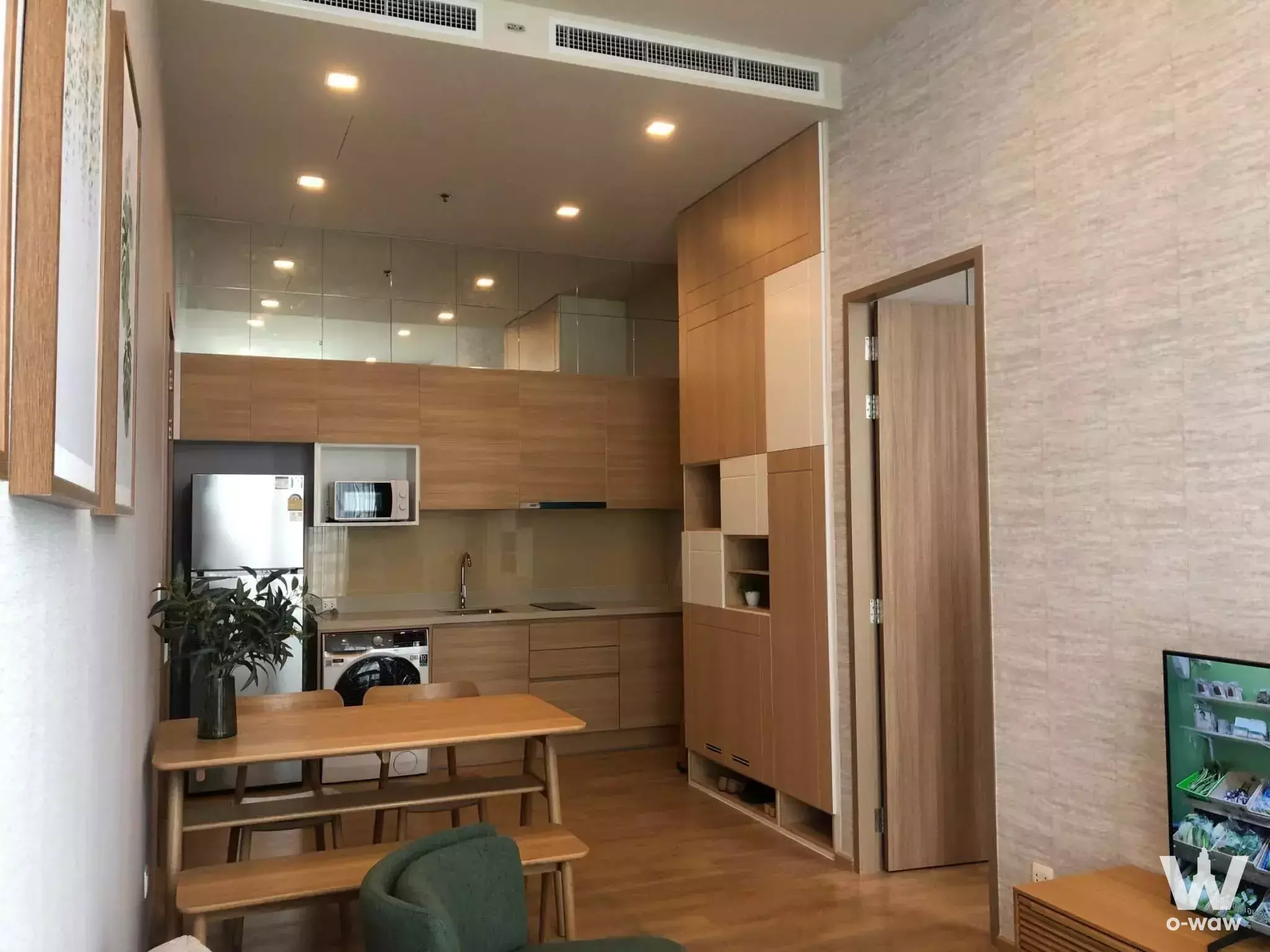 1-bed condo for rent in Noble Around Sukhumvit 33 featuring light-oak kitchen and dining area
