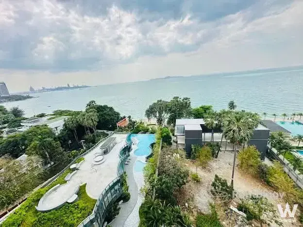 Resort-style pool and ocean view from a 2-bed condo for rent in AROM WONGAMAT