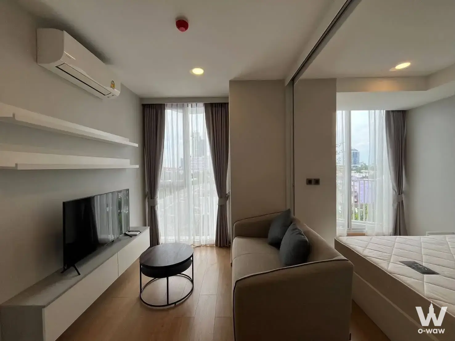 Condo with 1 bedroom for rent at Chewathai Residence Thong Lo — photo 2 of 4