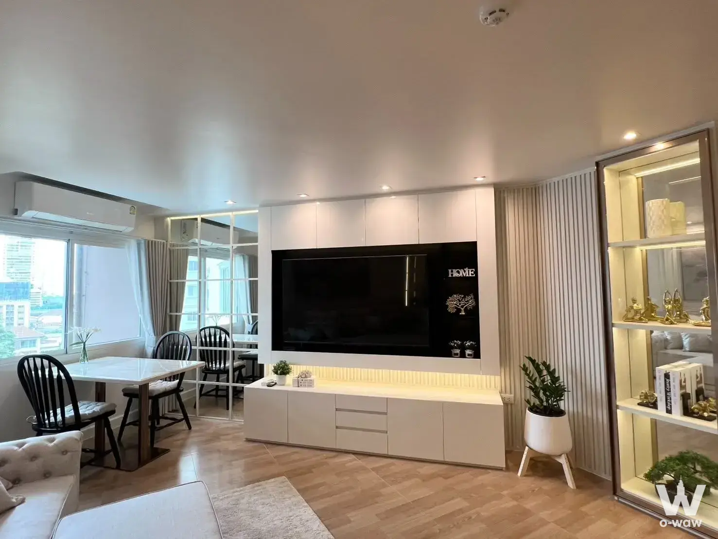 2-bed condo for rent in Fortune CondoTown 1, Narathiwas with living room featuring built-in TV and dining area