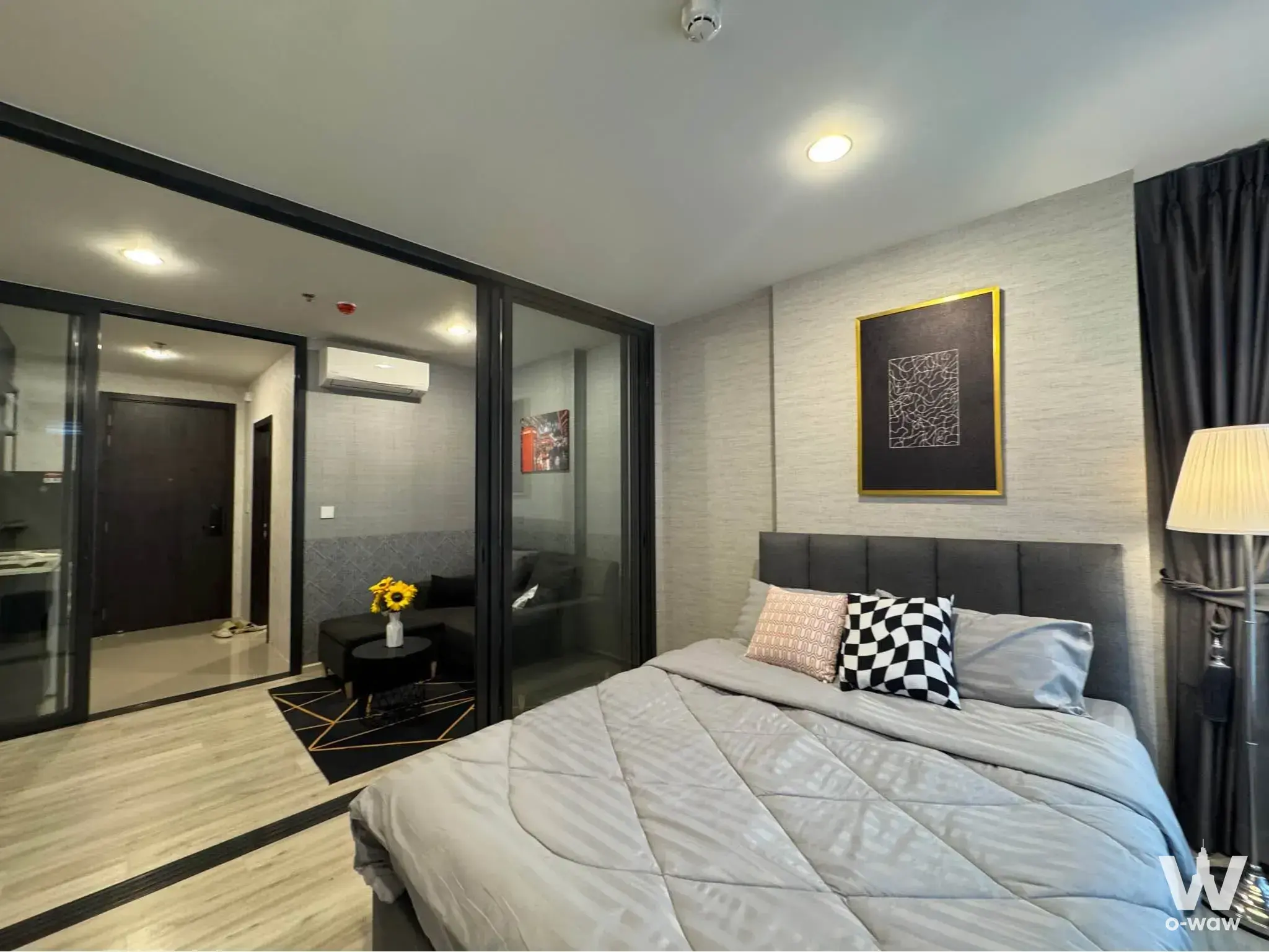 Condo with 1 bedroom for rent at XT HUAIKHWANG — photo 1 of 5