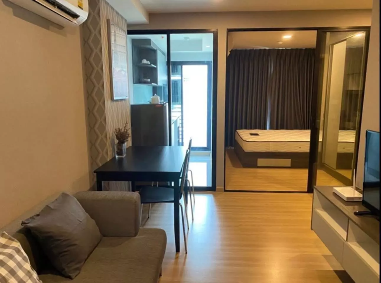 Knightsbridge Skycity Saphanmai bedroom with mirrored sliding doors