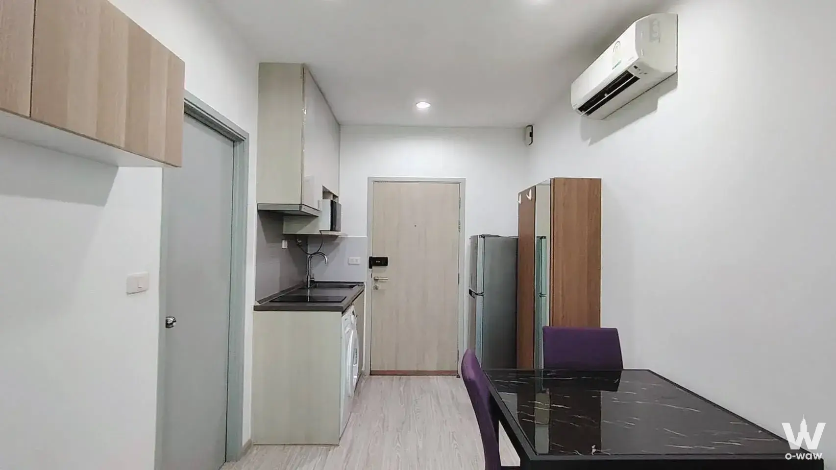 Near BTS Bang Na, 150 meters away. Close to expressway entrance/exit, 20 minutes drive to Sathon.