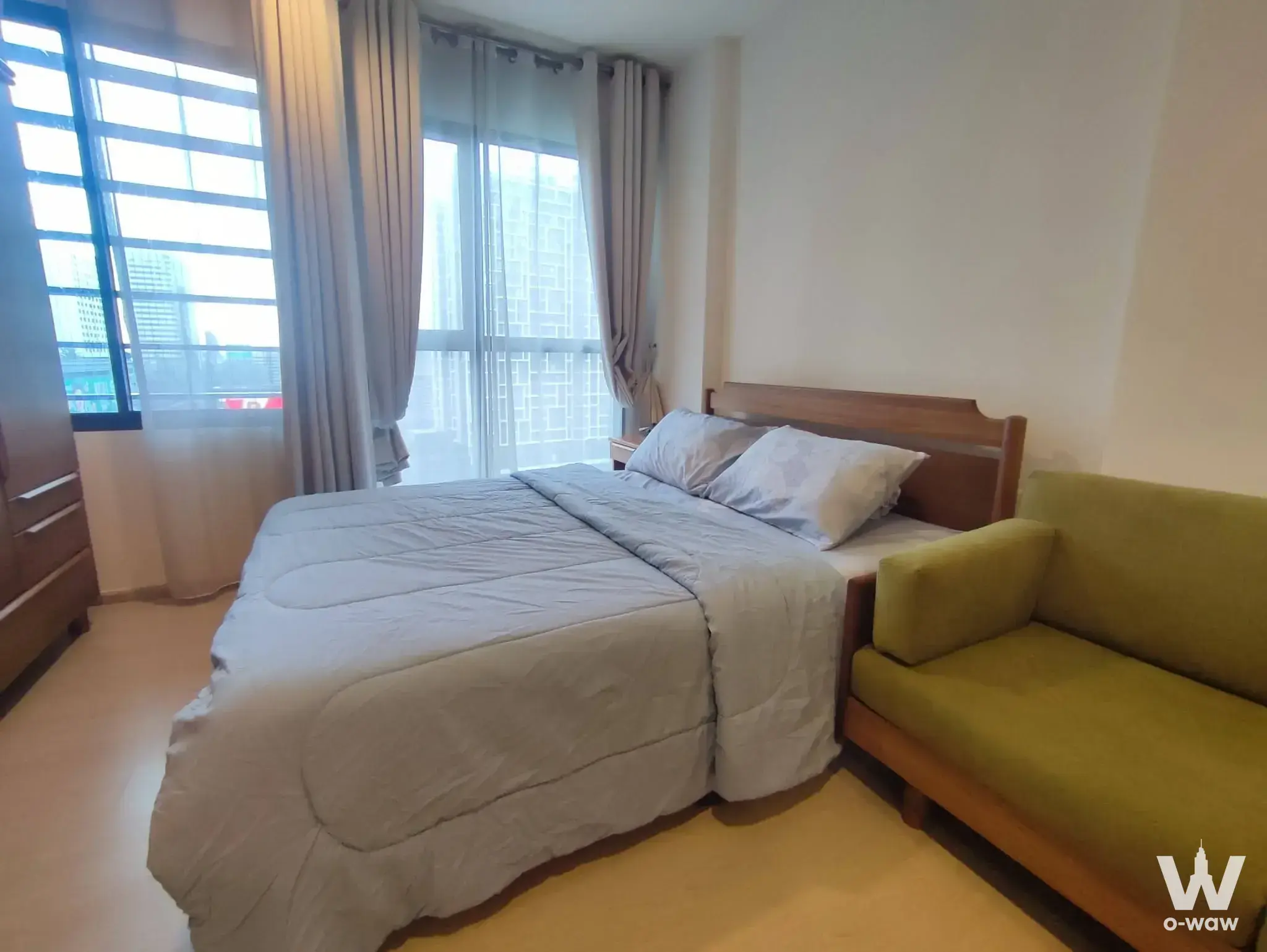 Bedroom in Rhythm Asoke with queen bed and floor-to-ceiling window