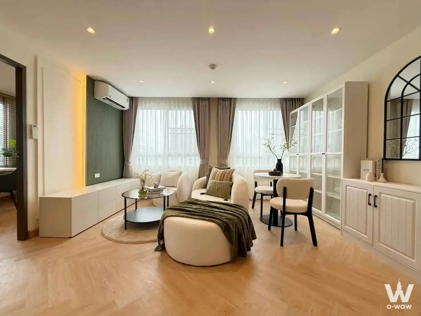 Living room with green slat accent wall and city view in Chateau In Town Ratchada13-2