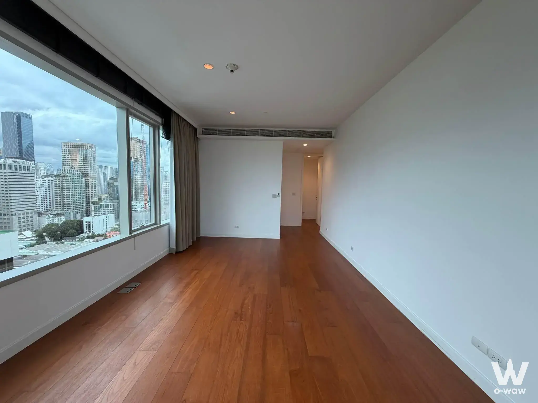 Condo with 3 bedrooms for rent at 185 Rajadamri — photo 5 of 5