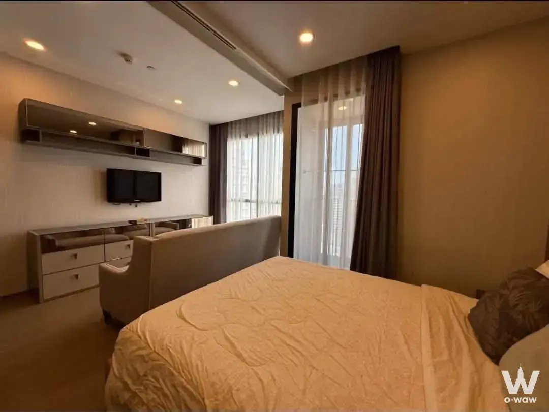 Modern 1-bed bedroom in Ashton Chula-Silom condo with king-size bed, city view, and neutral hotel-like decor