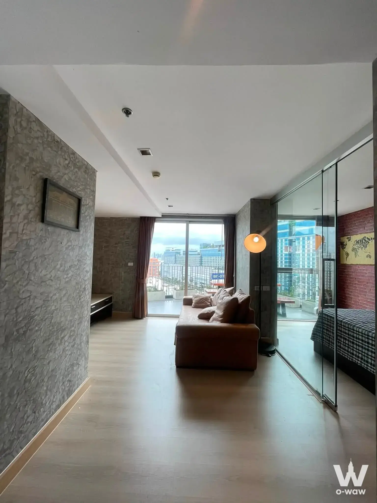 Near MRT Ladprao Station (120 meters)