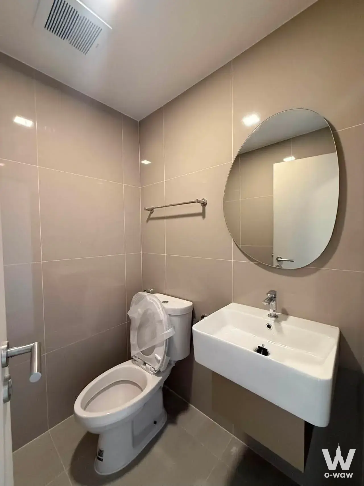 Condo with 4 bedrooms for rent at COBE Ratchada-Rama 9 — photo 3 of 5