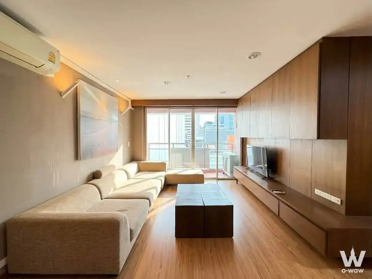 Prime Silom Location - Just minutes from BTS Sala Daeng & MRT Silom