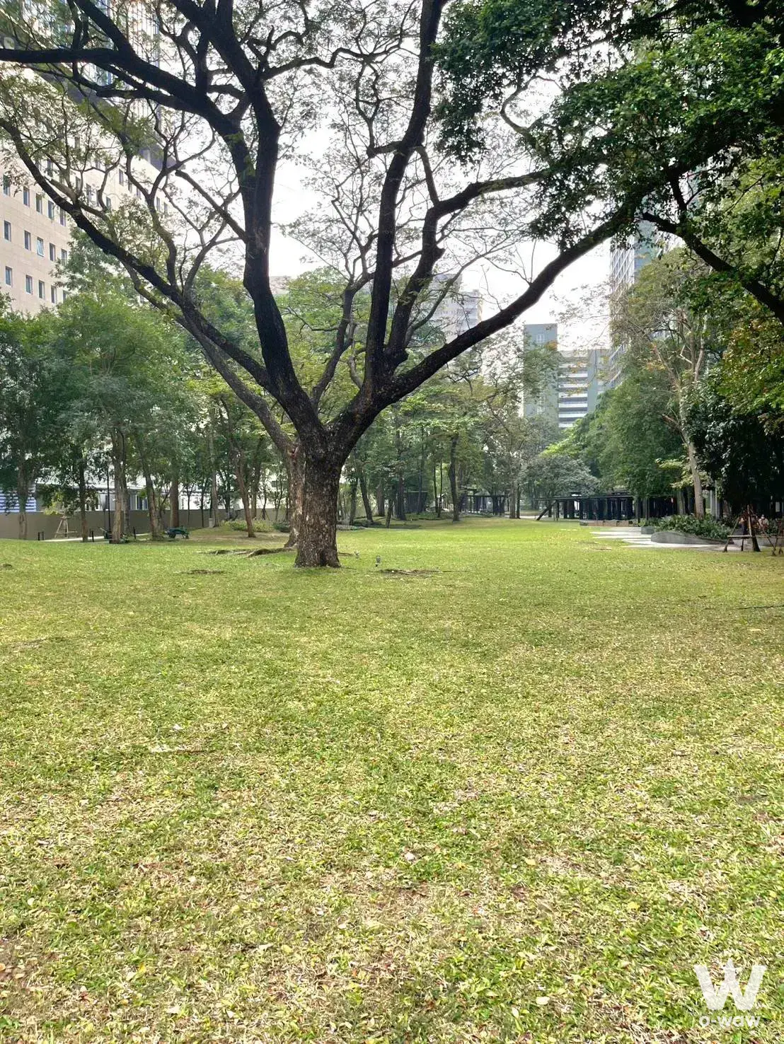 Near 5 Yaek Lat Phrao BTS and Phahonyothin MRT stations, opposite Horwang School, near Lotus's Lat Phrao, Central Ladprao, and Union Mall