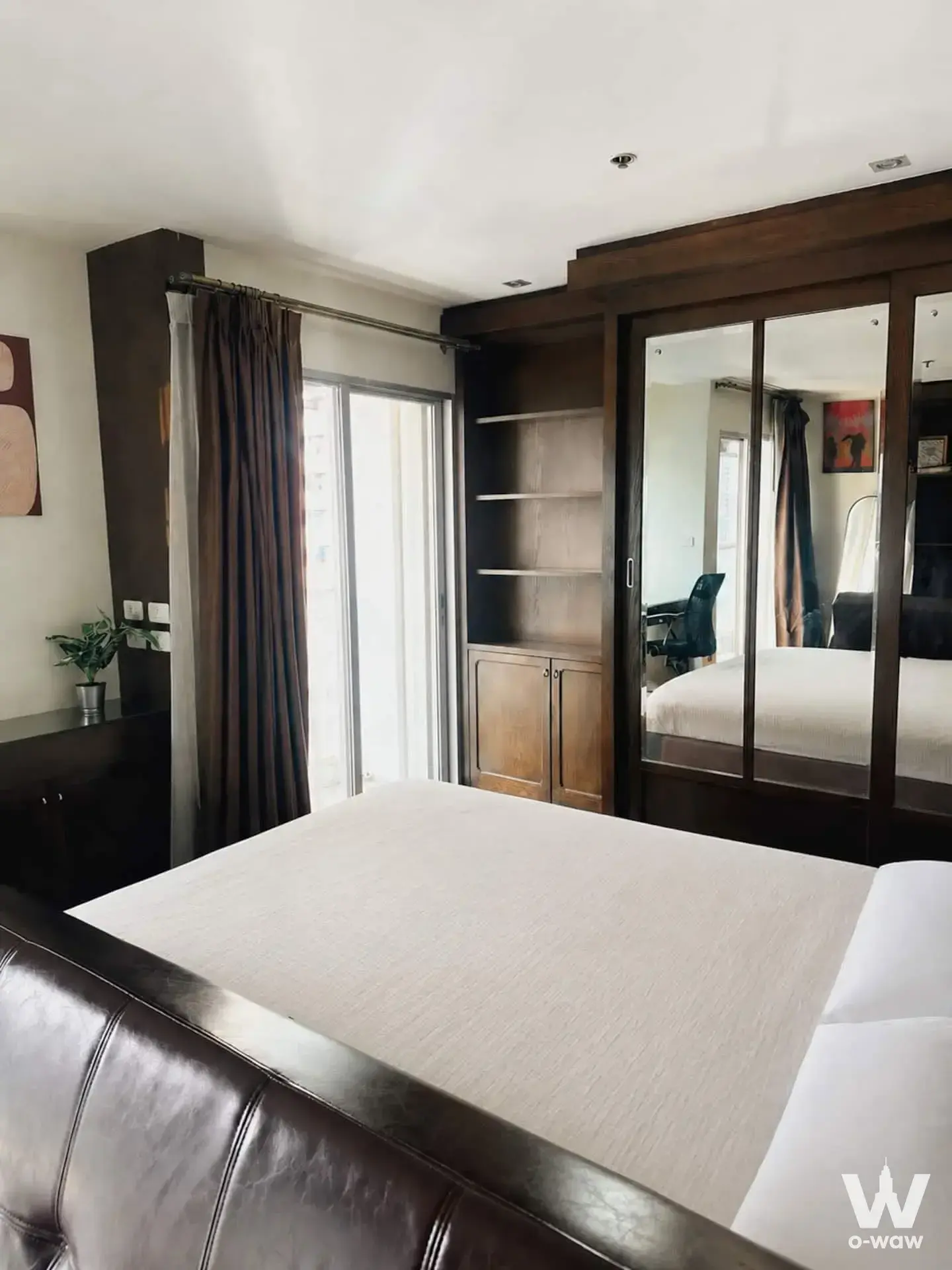 Condo with 3 bedrooms for rent at Sailom Suites Condominium — photo 2 of 4