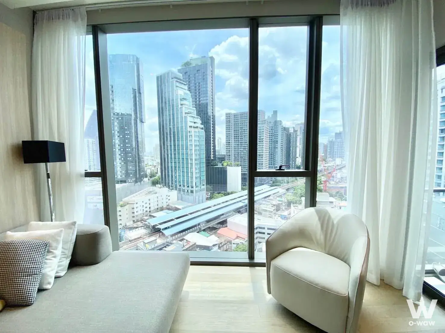 Condo with 2 bedrooms for rent at The Strand Thonglor — photo 4 of 5