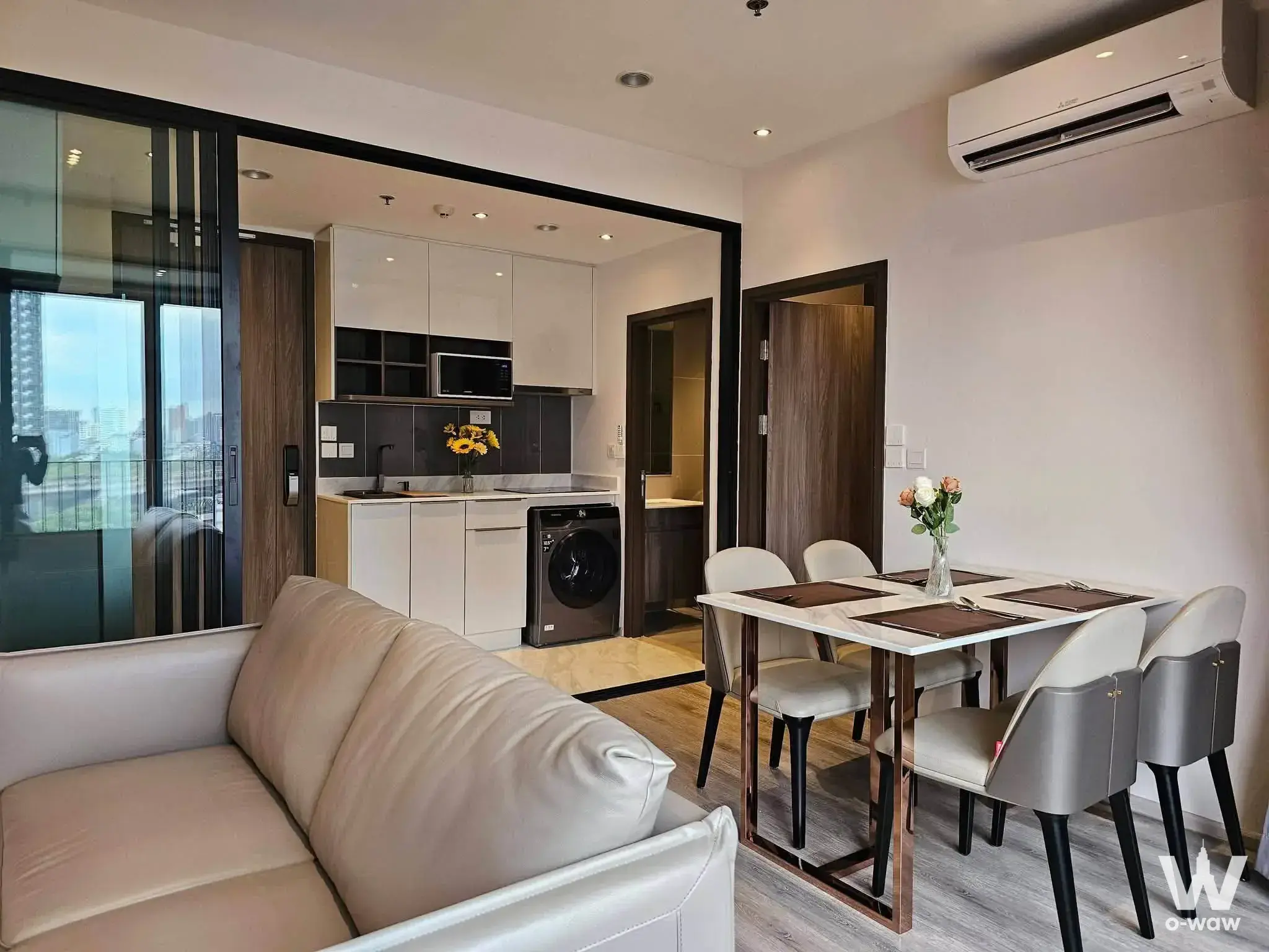 Condo with 2 bedrooms for rent at Ideo Mobi Asoke — photo 3 of 5