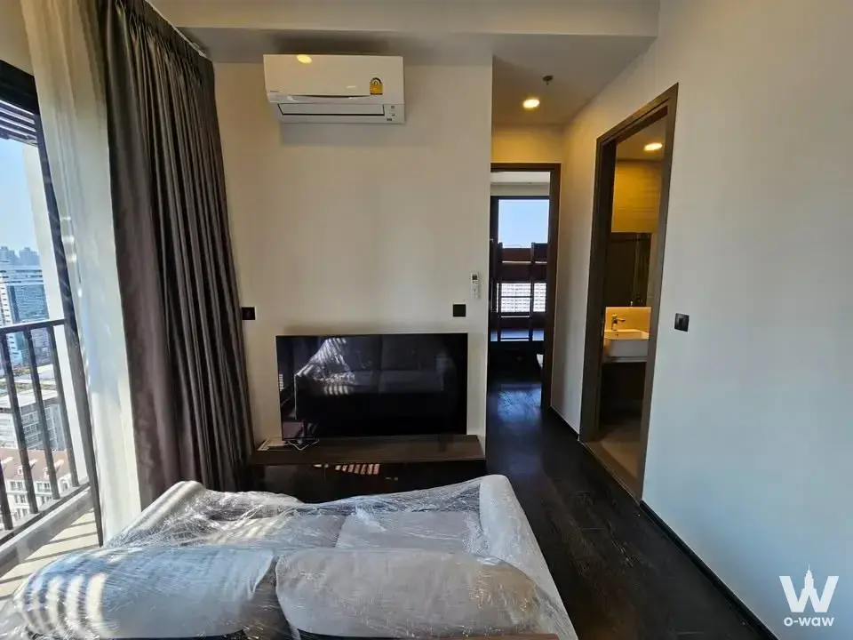 New 2-bed condo bedroom in Park Origin Thonglor with skyline view