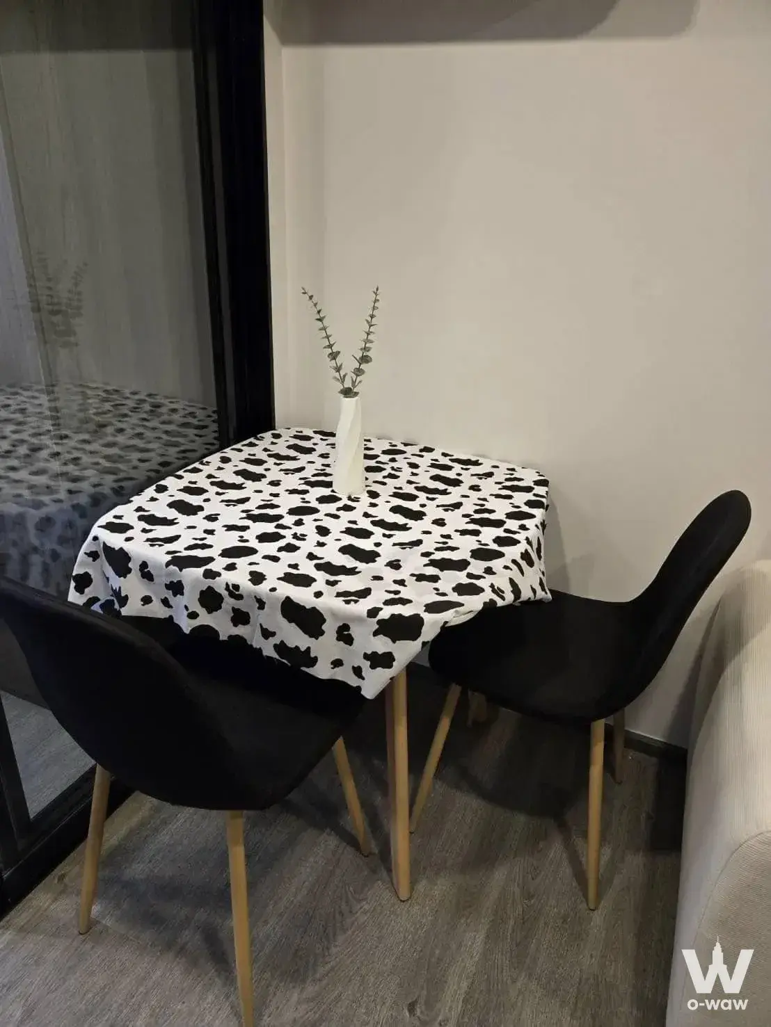 Compact dining nook with cow-print tablecloth and glass partition in a 1-bed for rent at The Origin Ladprao-Bangkapi