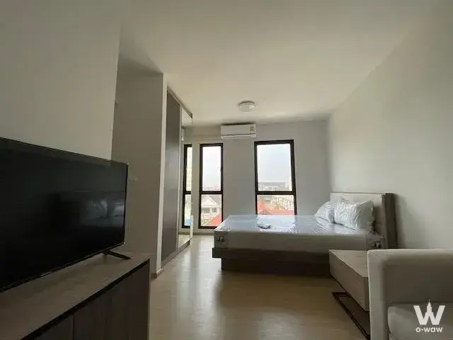 Modern 1-bed condo bedroom in UNiO Sukhumvit 72 with queen bed and city view
