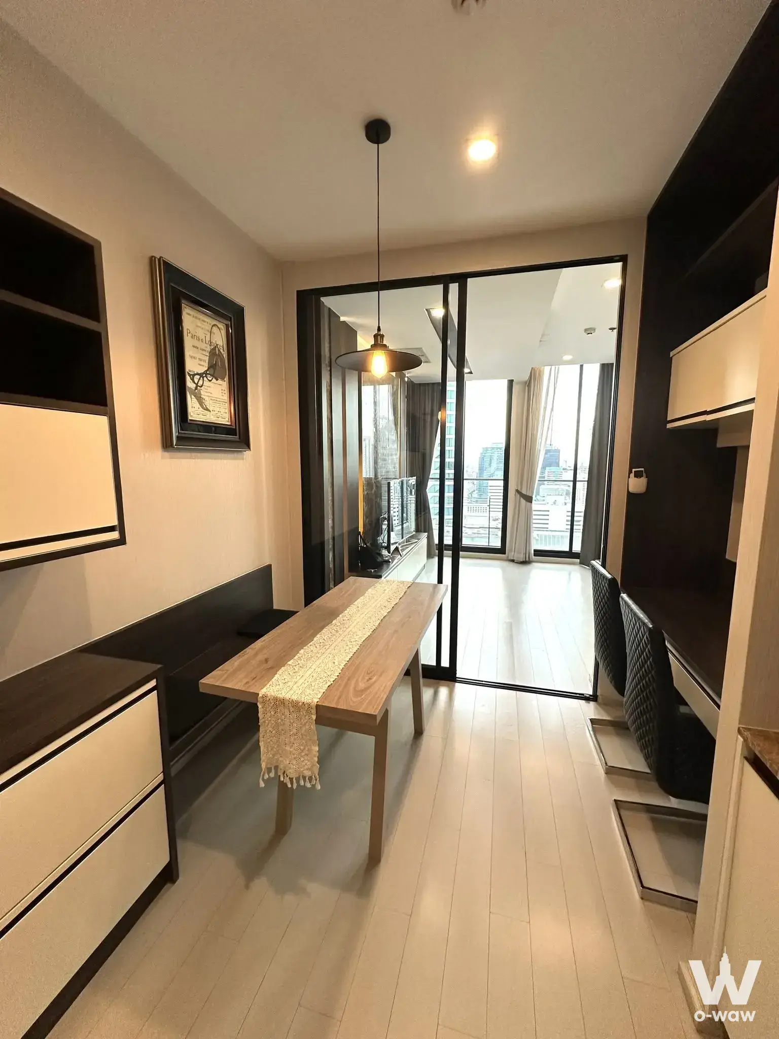 Dining nook in a 1-bed Noble Ploenchit condo with built-in bench seating and high-floor city views