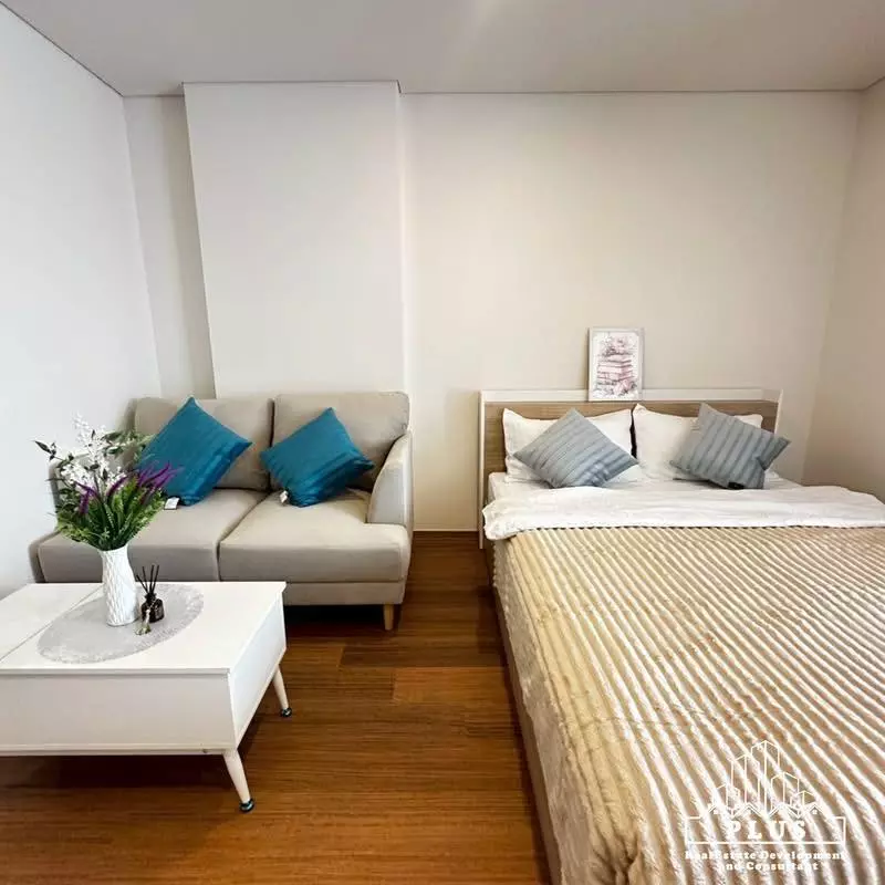 Furnished studio bedroom in Lumpini Condotown Ekachai 48 with teal accents