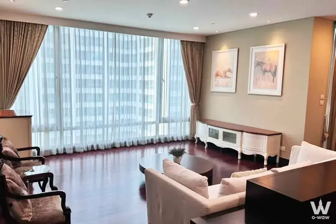 Spacious living room in a 3-bed condo for rent in The Park Chidlom with hardwood floors and city views