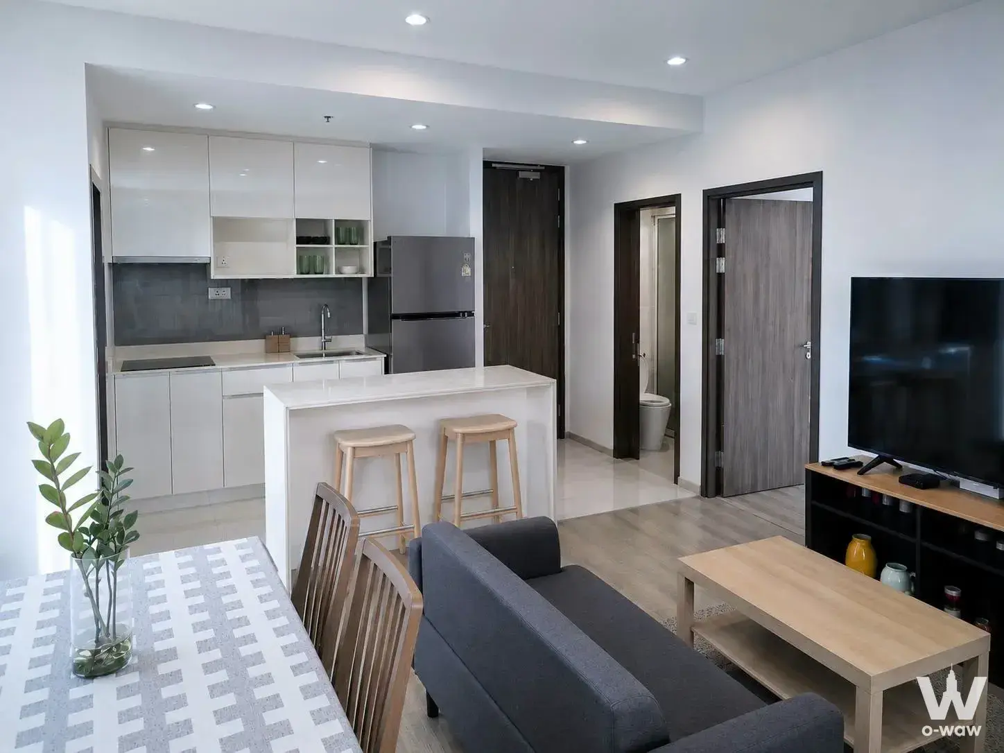 Open-plan living and kitchen area in a furnished 2-bed condo for rent at Ideo Mobi Sukhumvit 66