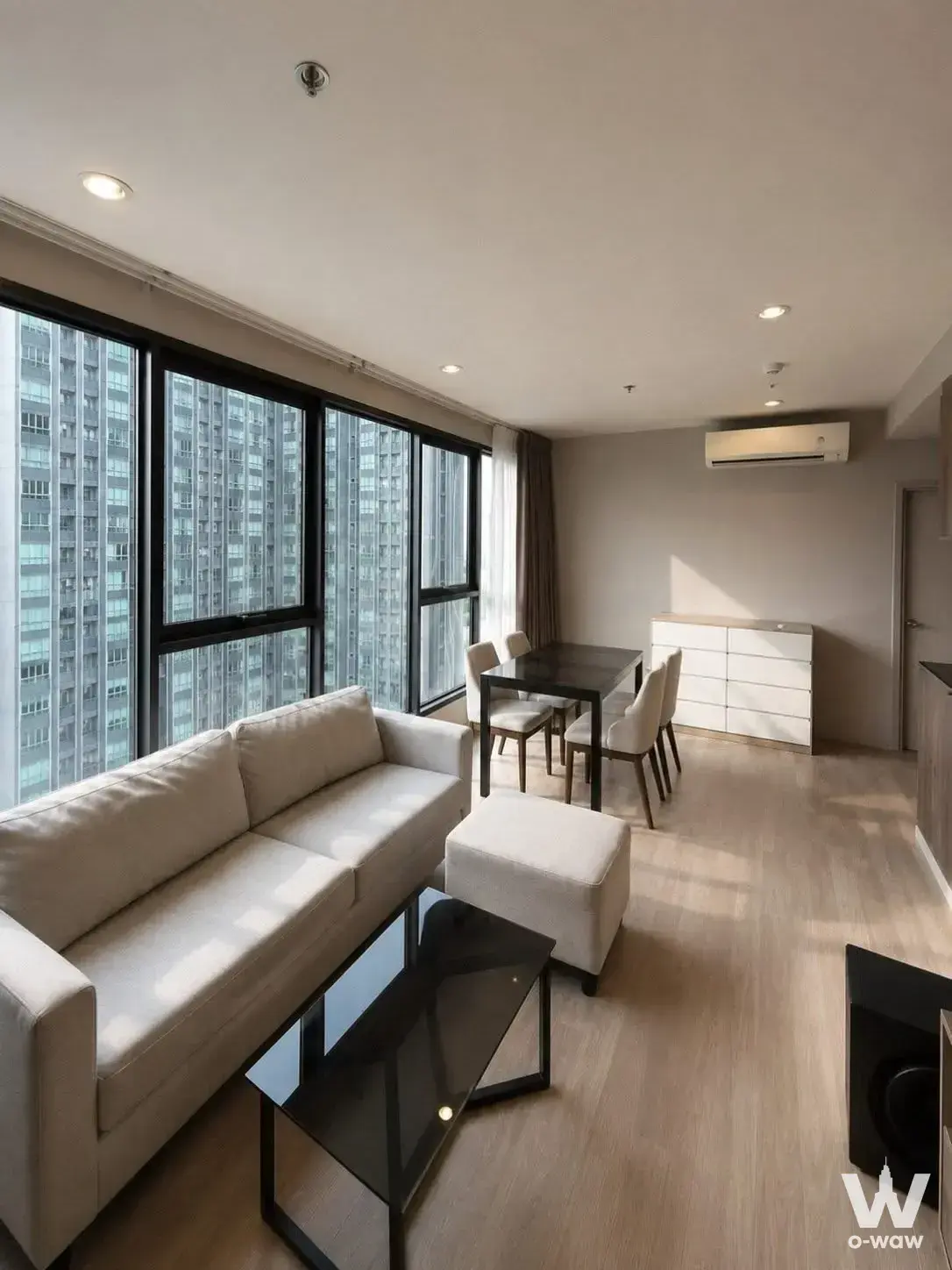 Condo with 2 bedrooms for rent at Ideo Mobi Sukhumvit Eastpoint — photo 2 of 5