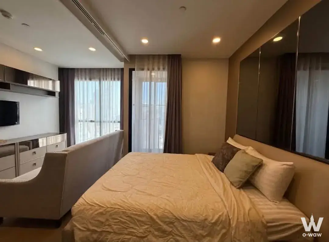 Near MRT Sam Yan Station, 350 meters away
