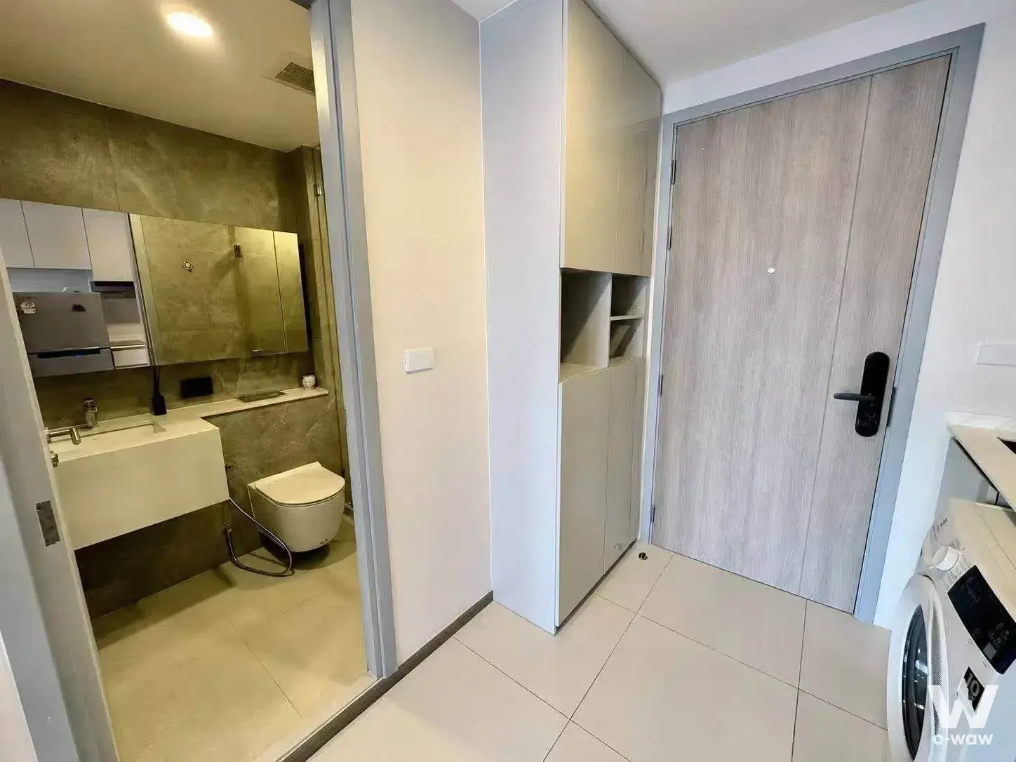 Condo with 1 bedroom for rent at Huai Khwang, Bangkok, Thailand — photo 5 of 5