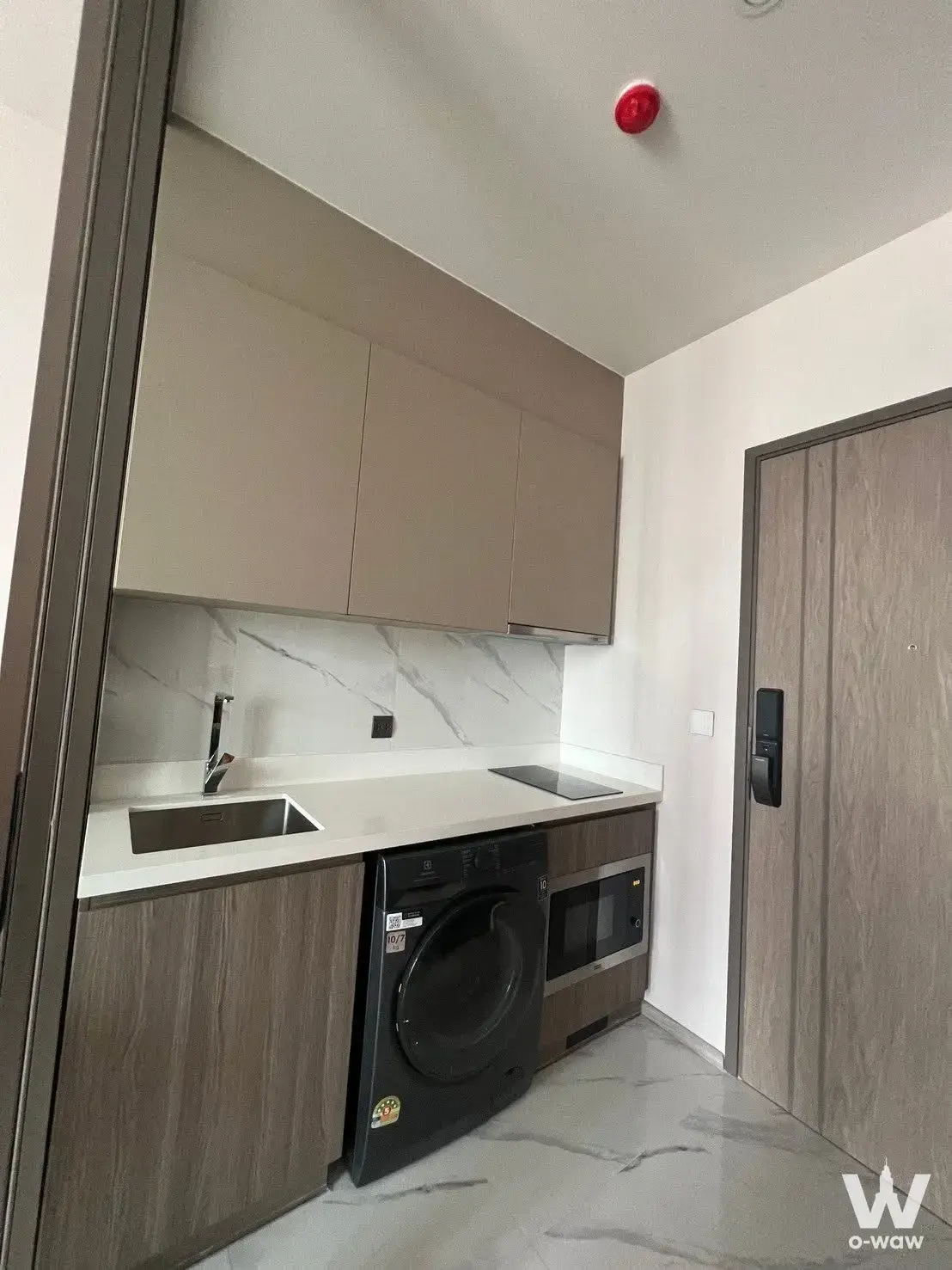 Condo with 1 bedroom for rent at Rhythm Ekkamai Estate — photo 2 of 5