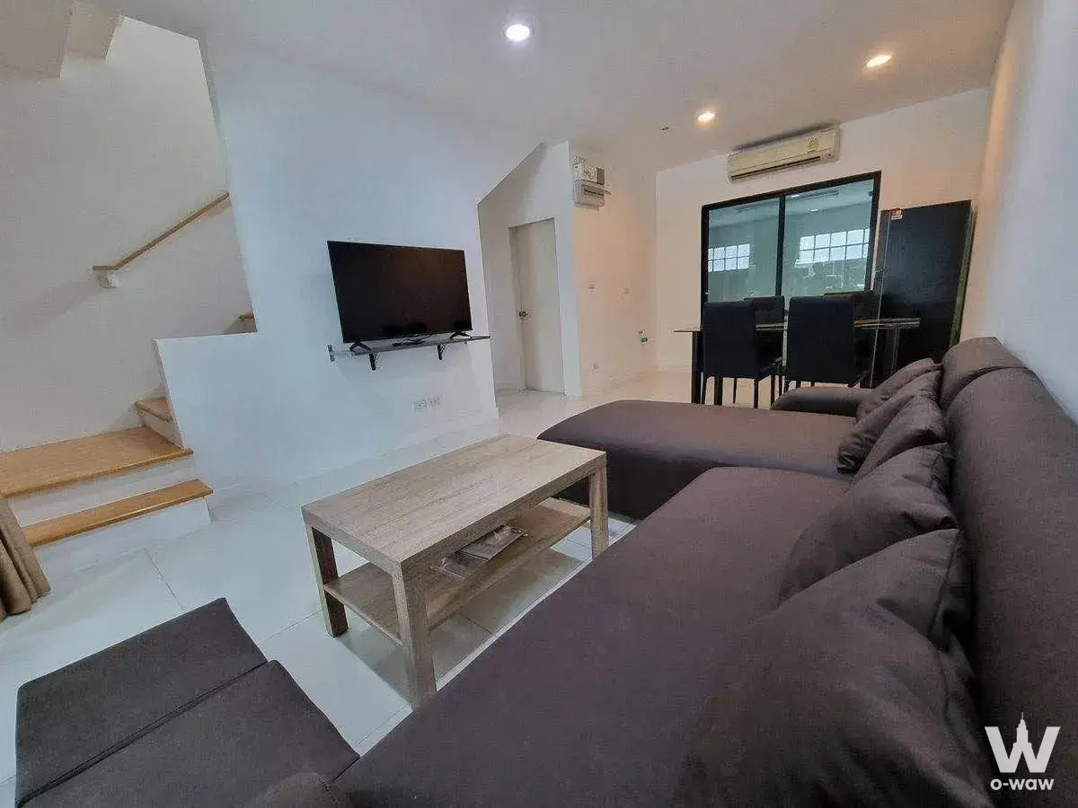 Townhouse with 3 bedrooms for rent at Baan Klang Muang Kalpapruek — photo 2 of 5