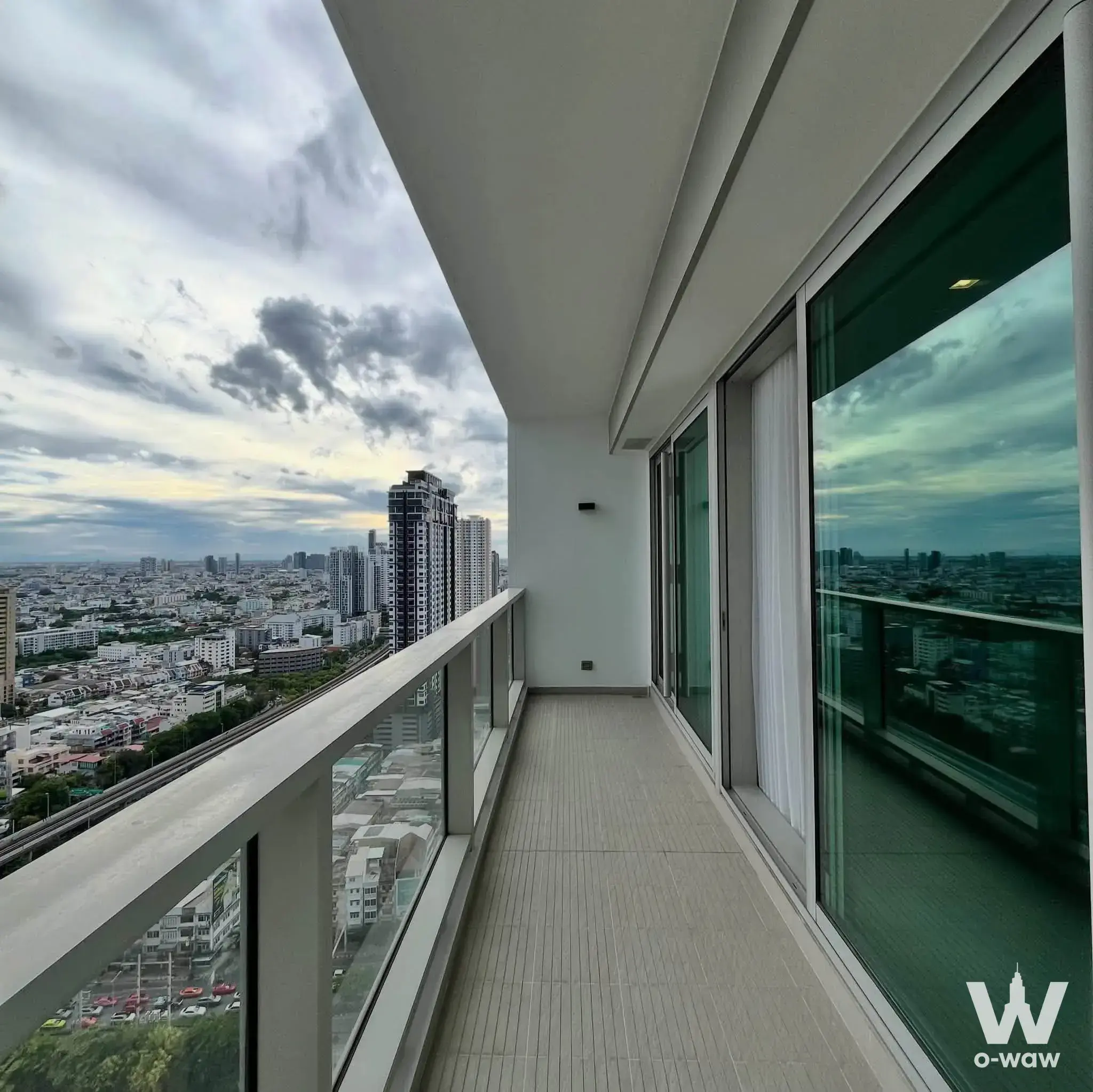 Empty balcony in a 3-bed condo at The River Condominium featuring glass railings and a high-floor city view
