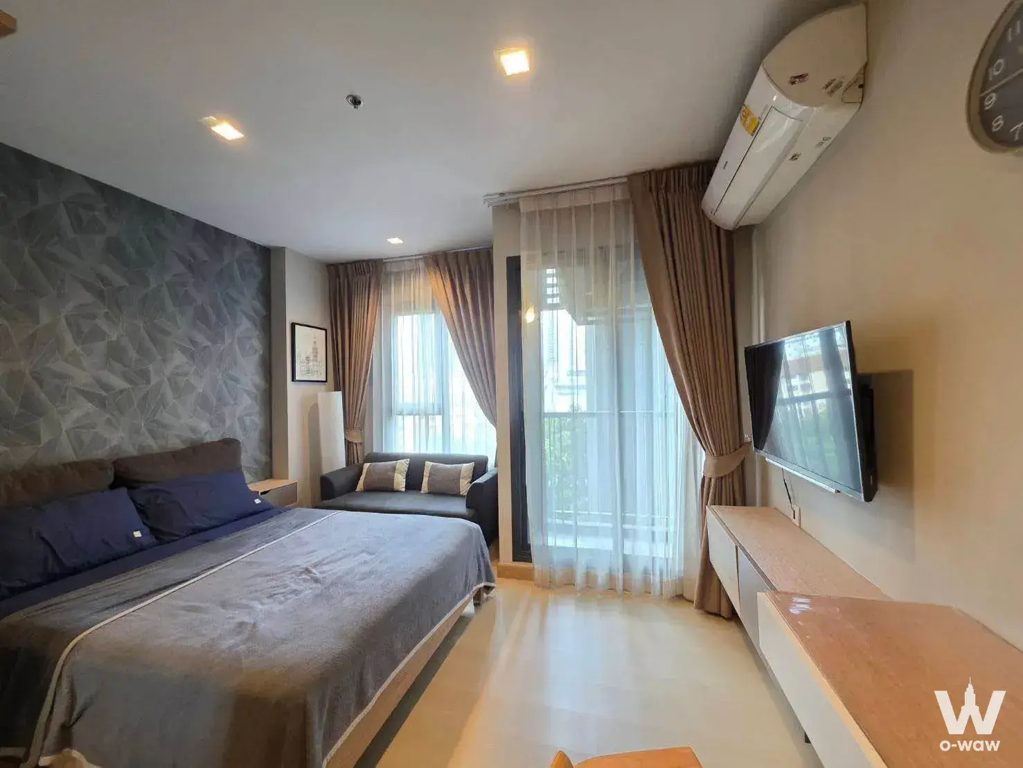 Condo with 1 bedroom for rent at Life One Wireless — photo 1 of 5