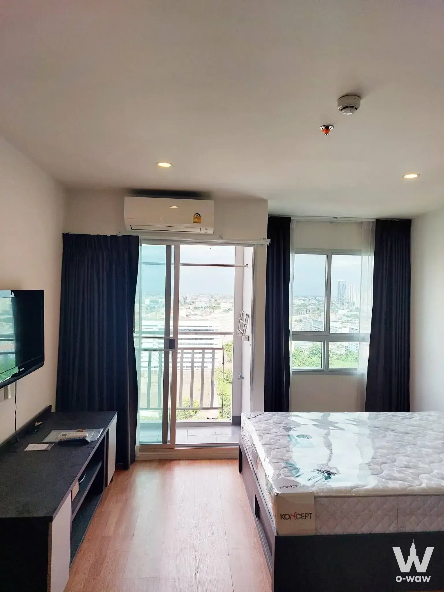 Condo with 1 bedroom for sale at Lumpini Ville Pattanakarn - Srinakarin Condominium — photo 1 of 3