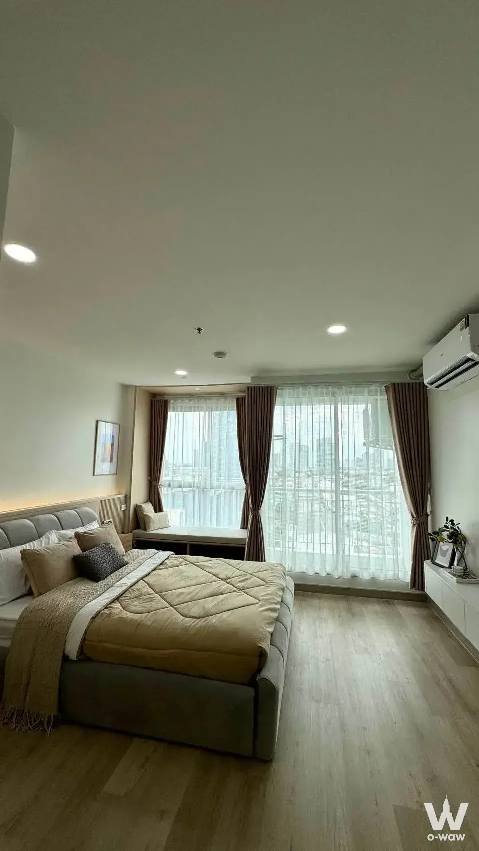 Master bedroom with LED headboard and city view in Life @Thapra 1-bed condo