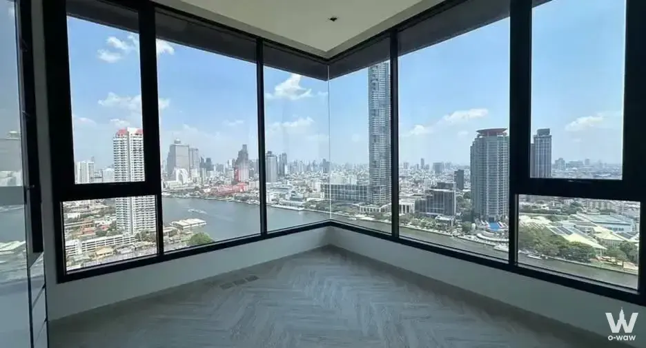 Unfurnished 3-bed condo for sale in Chapter Charoennakhon-Riverside with panoramic corner windows and river views