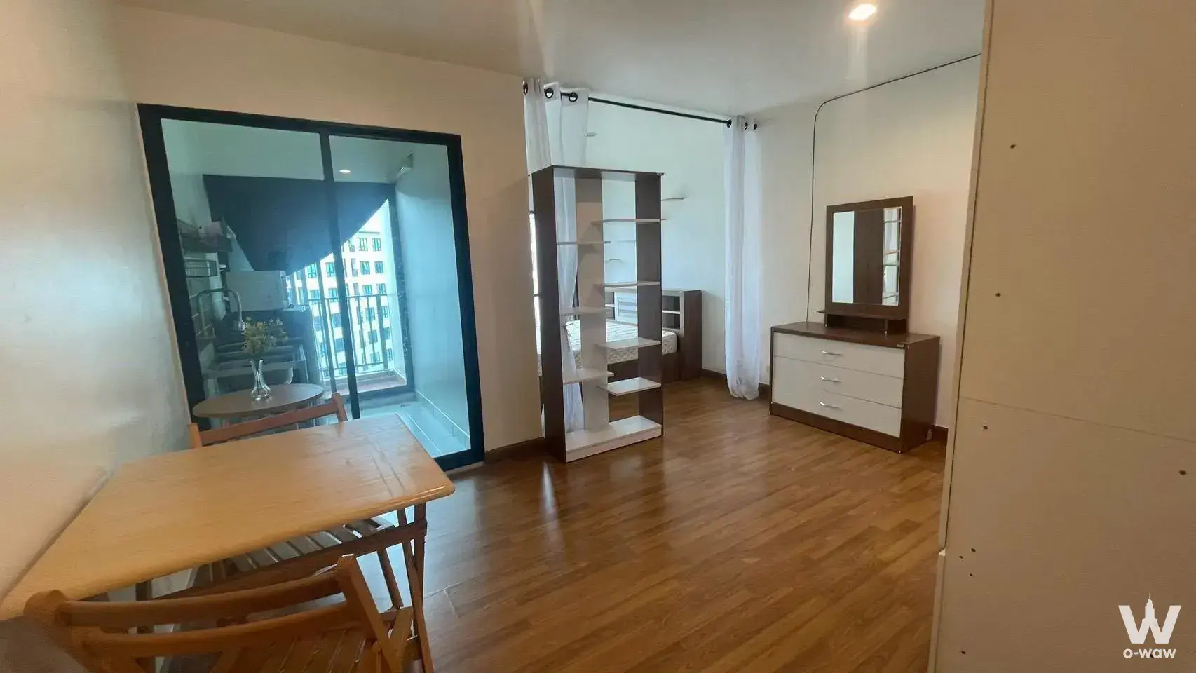 Near BTS Wat Phra Sri and MRT Rajabhat Phra Nakhon, close to Sripatum University and Kasetsart University